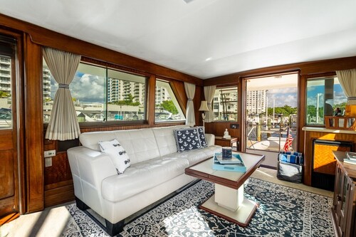 Stay Aboard a Vintage Hatteras 53' Motor Yacht in Aventura-A Unique Experience!