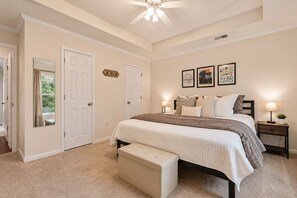 4 bedrooms, Internet, bed sheets - Olathe House (Olathe)