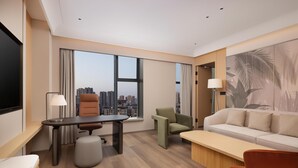 Deluxe Suite, 1 King Bed | Living area - Hilton Garden Inn Chengdu Jinnan Tianjie (Chengdu)