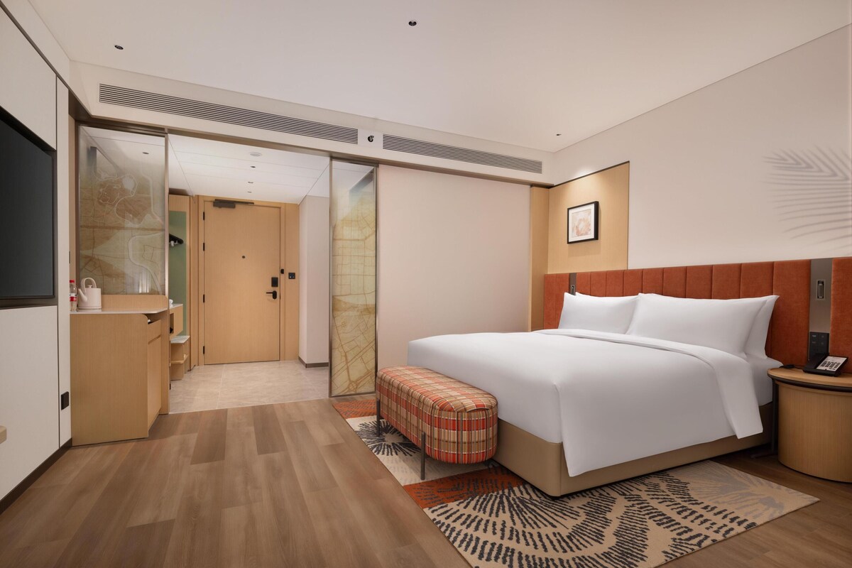 Deluxe Room, 1 King Bed