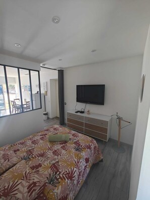 Iron/ironing board, Internet, bed sheets - Vrbo Property (La Teste-de-Buch)