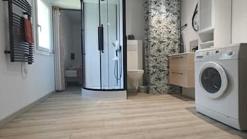 Dusche, Handtücher, Seife, Toilettenpapier