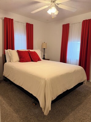 3 slaapkamers, een strijkplank/strijkijzer, wifi, beddengoed