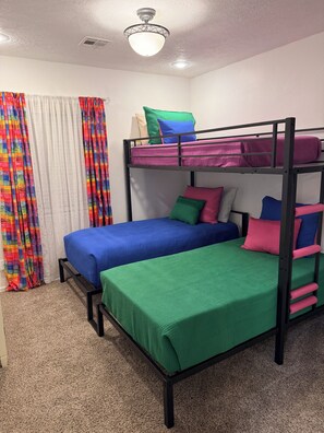 3 Schlafzimmer, Bügeleisen/Bügelbrett, WLAN, Bettwäsche