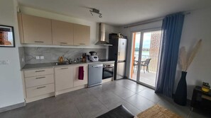Private kitchen - Vrbo Property (Monteux)