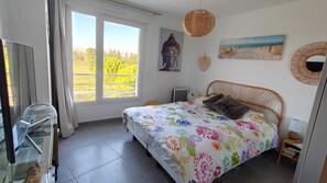 Internet, bed sheets - Vrbo Property (Monteux)