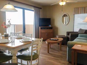 Living area - Tropic Shores Resort (Daytona Beach)
