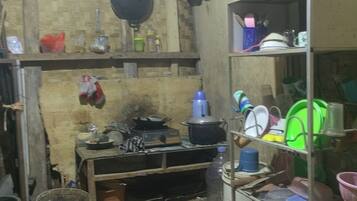Stovetop, cookware/dishes/utensils