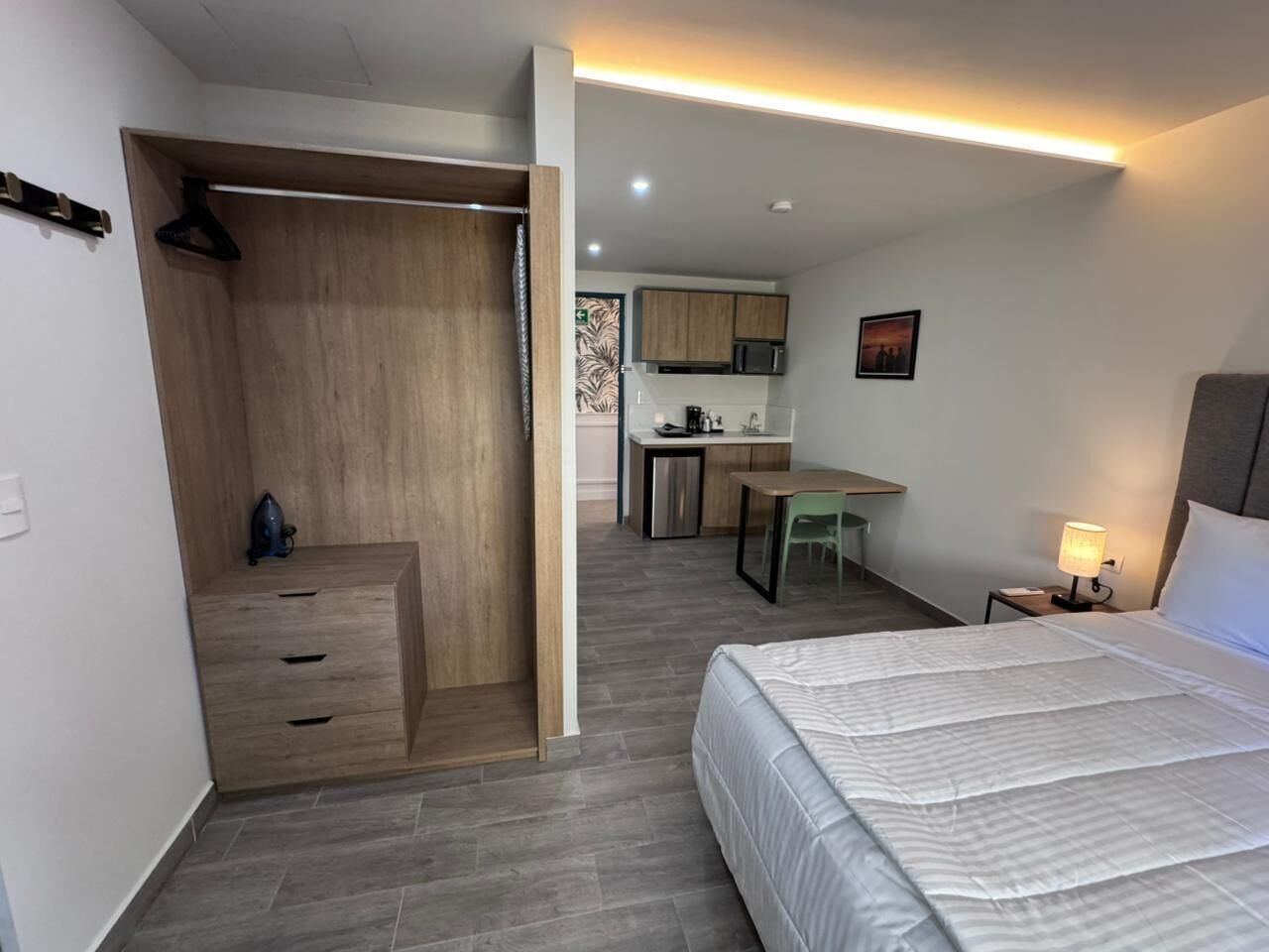 Ropa de cama hipoalergénica, cortinas blackout y wifi gratis 