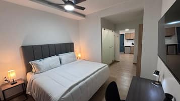King Size bed with sofa | Hypo-allergenic bedding, blackout drapes, free WiFi
