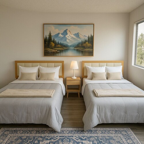Beachfront Townhome 2BR 2BA, Sleeps 8, 5 min to Sand & Pier