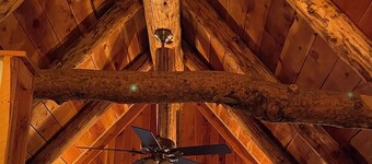 Escape to this quaint cabin in picturesque Silver Star. Pet friendly.