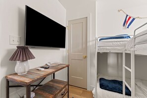 3 dormitorios, tabla de planchar con plancha, Internet y ropa de cama