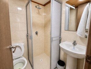Towels, soap, toilet paper - Private Mini Suit 306 + Kitchen & Laundry (Bogotá)