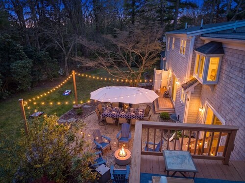Cape scape , 2 king suites, master w/hot tub, patio, beach pass, lots of games.
