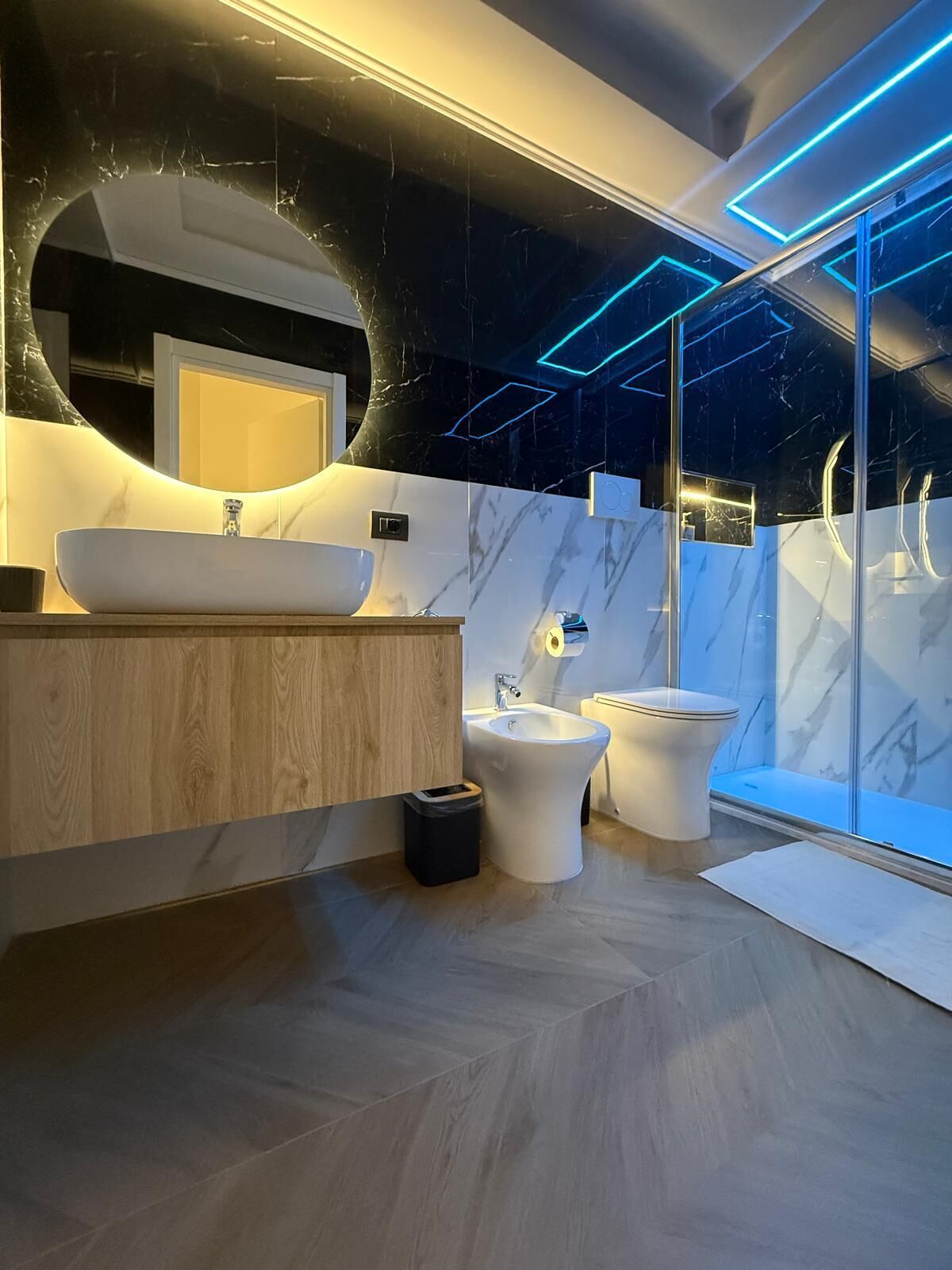 Doccia, asciugacapelli, bidet, asciugamani