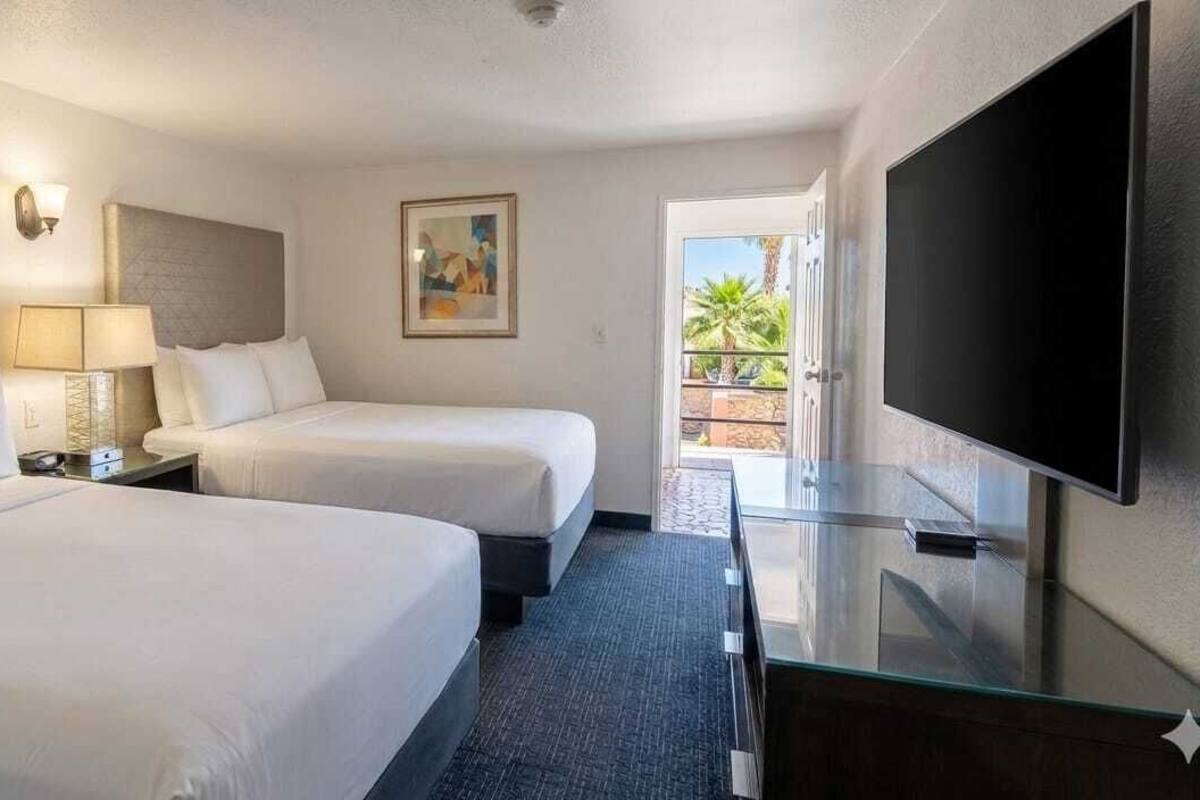 Standard Double Room | Iron/ironing board, free WiFi