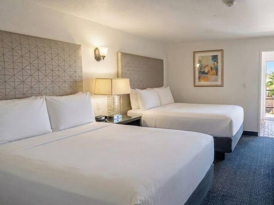 Standard Double Room | Iron/ironing board, WiFi (free)