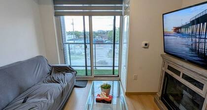 Beautiful condo w/2 Full Bathroom located perfectly in the middle of Scarborough