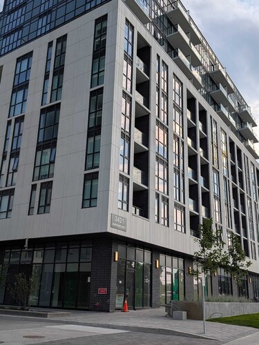 Beautiful condo w/2 Full Bathroom located perfectly in the middle of Scarborough