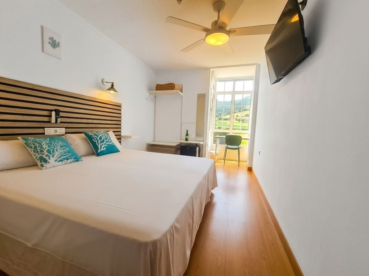Desk, free WiFi, bed sheets