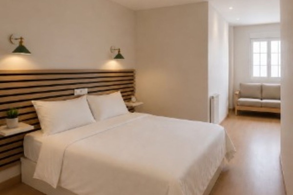 Suite | Desk, WiFi (free), bed sheets