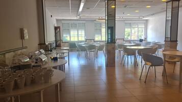 Free daily buffet breakfast
