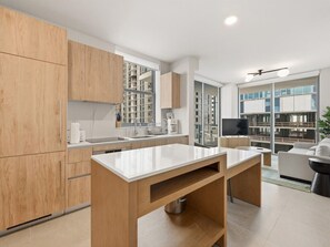 Kühlschrank, Ofen, Herdplatte, Geschirrspüler
