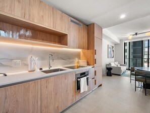 Kühlschrank, Ofen, Herdplatte, Geschirrspüler