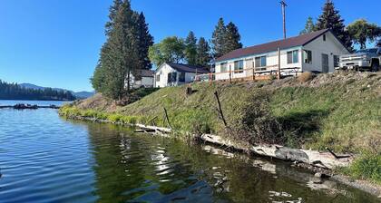 Cozy Lakefront 2 Bedroom Cabin with Wood-Burning Fireplace & Dock Access