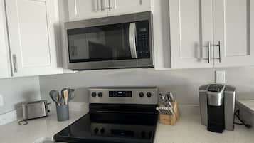 Coffee/tea maker, fridge, microwave, oven