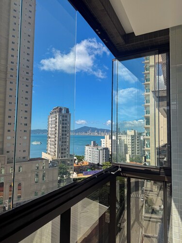 Apartment with sea view in the center of Itapema.