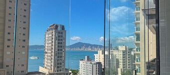 Apartment with sea view in the center of Itapema.