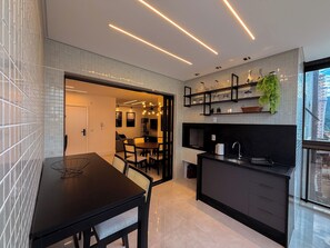 Dining - Apartment with sea view in the center of Itapema. (Itapema)