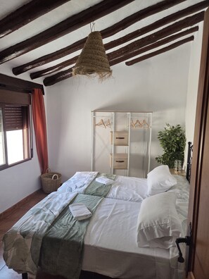 2 bedrooms, iron/ironing board, WiFi, bed sheets