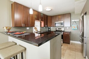 Private kitchen - Spacious 4-bedroom house in downtown Madison with incredible water views (Madison)