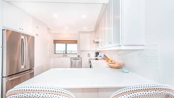 Condo, várias camas (Shipwatch D603) | Cozinha privada