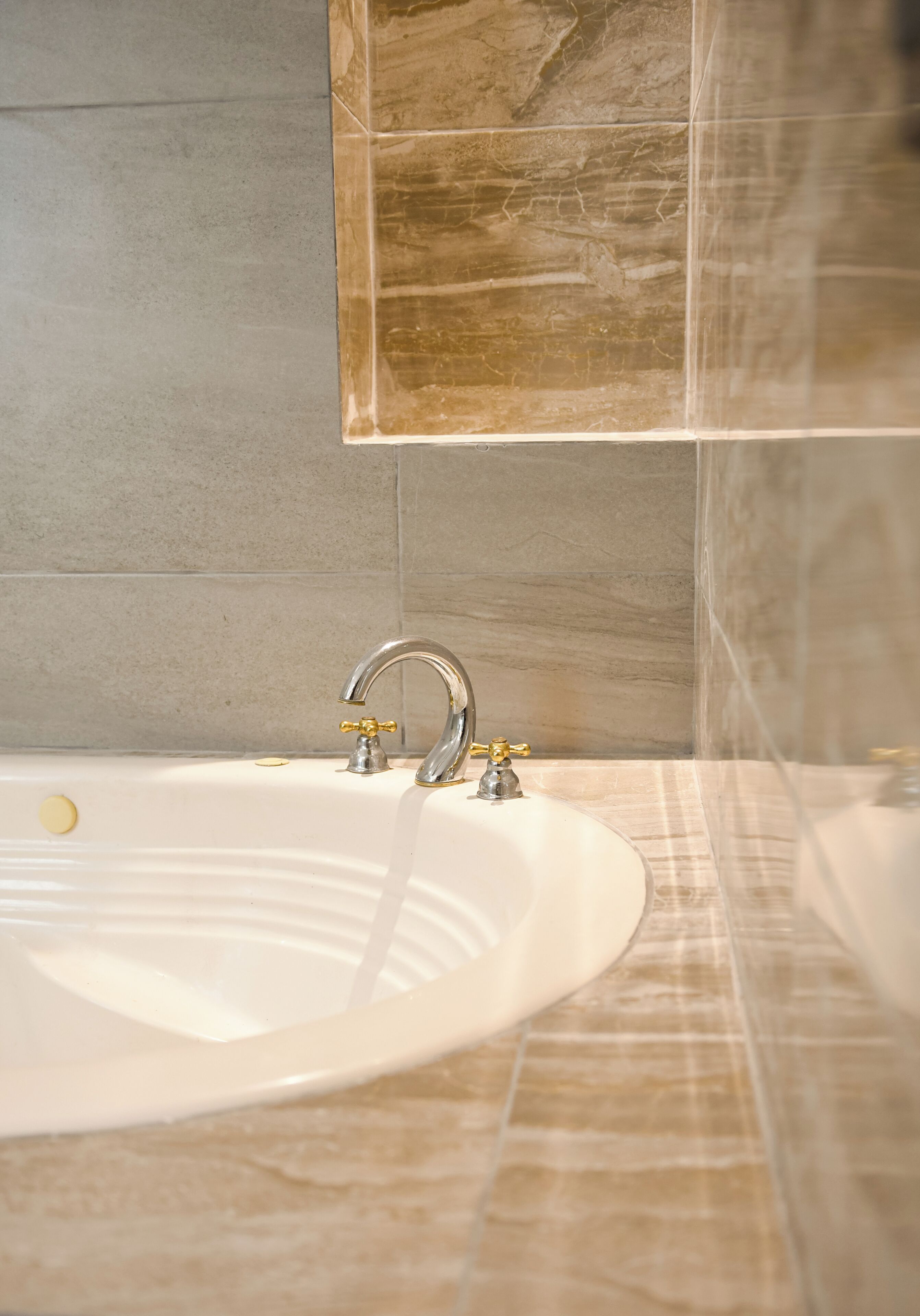 Suite Studio Luxe | Salle de bain | Ensemble douche/baignoire, sèche-cheveux, serviettes fournies, savon