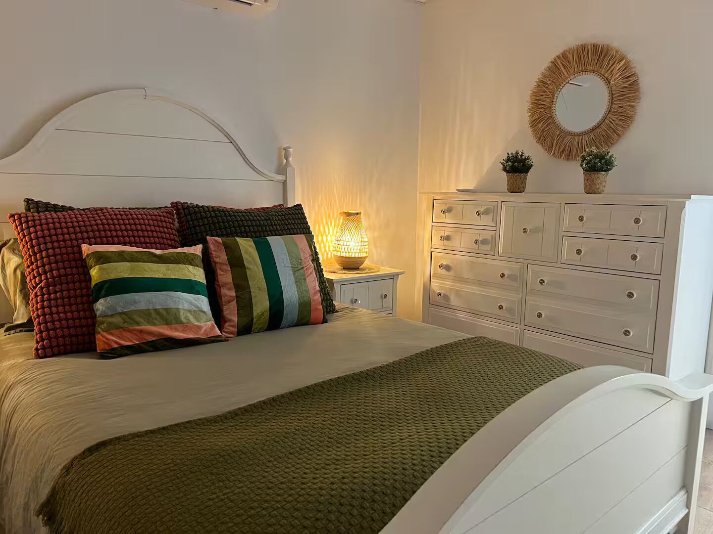 2 bedrooms, iron/ironing board, WiFi