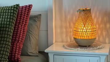 2 bedrooms, iron/ironing board, WiFi
