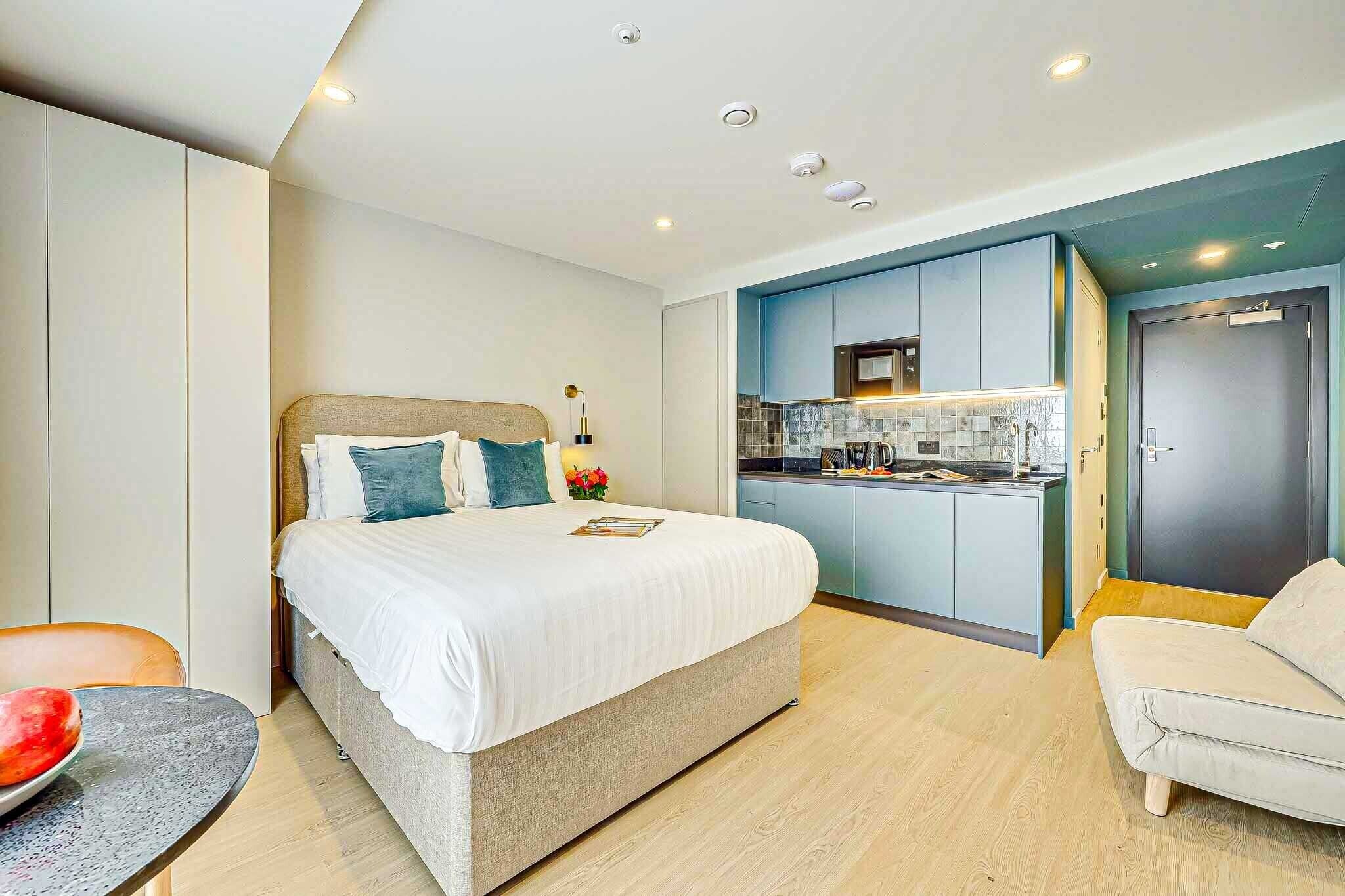 1 bedroom, desk, iron/ironing board, travel cot