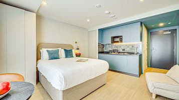 1 bedroom, desk, iron/ironing board, travel cot