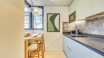 Fridge, microwave, oven, coffee/tea maker