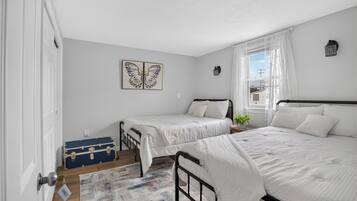 2 bedrooms, WiFi, bed sheets