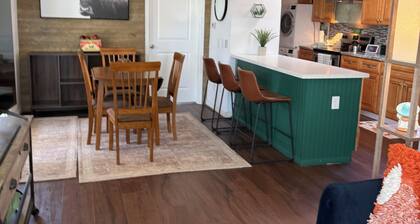 Charming 2 BR Little Oasis, with Refreshing pool, near the Colorado River