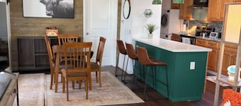 Charming 2 BR Little Oasis, with Refreshing pool, near the Colorado River