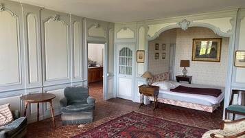 3 chambres, fer et planche à repasser, Wi-Fi, draps fournis