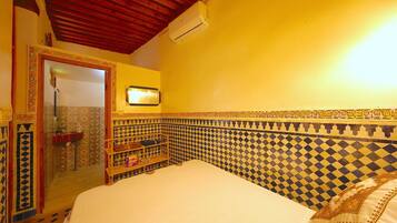 Economy Double Room | WiFi (free), bed sheets