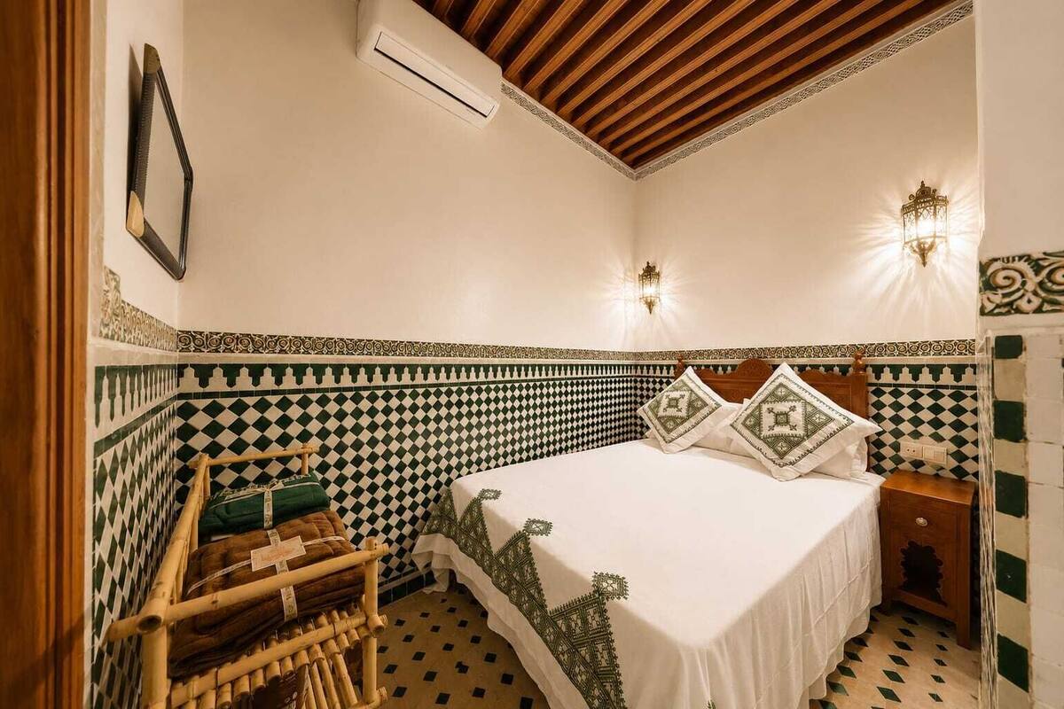 Economy Double Room | WiFi (free), bed sheets