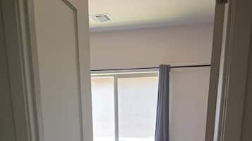4 Schlafzimmer, Bügeleisen/Bügelbrett, WLAN, Bettwäsche